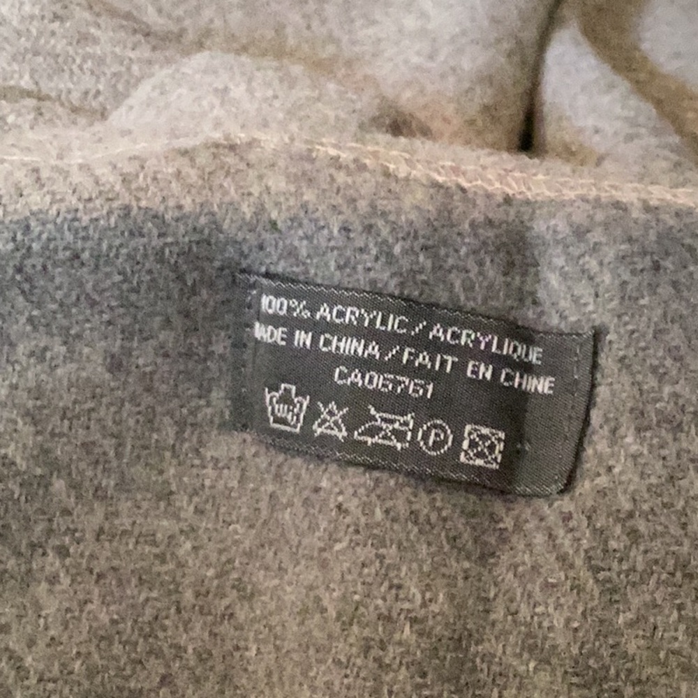 Gray Acrylic Wrap - image 2